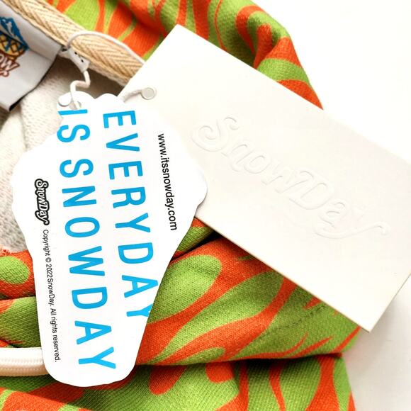 NWT! SNOWDAY HOODIE SIZE MEDIUM - Picture 7 of 16